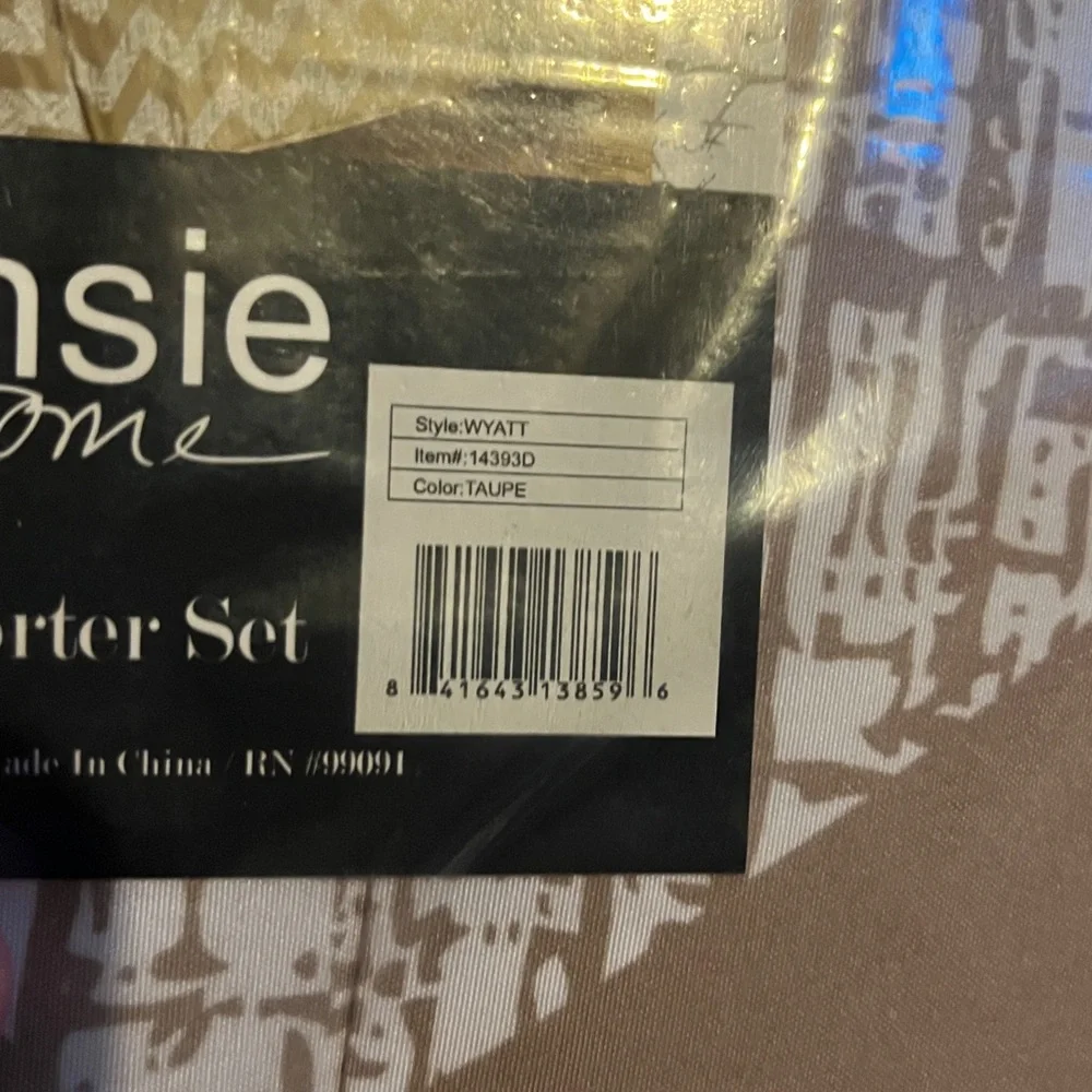 NWT Kensie Home Taupe and White Comforter Full/Queen 3-piece Chevron Ultra Soft